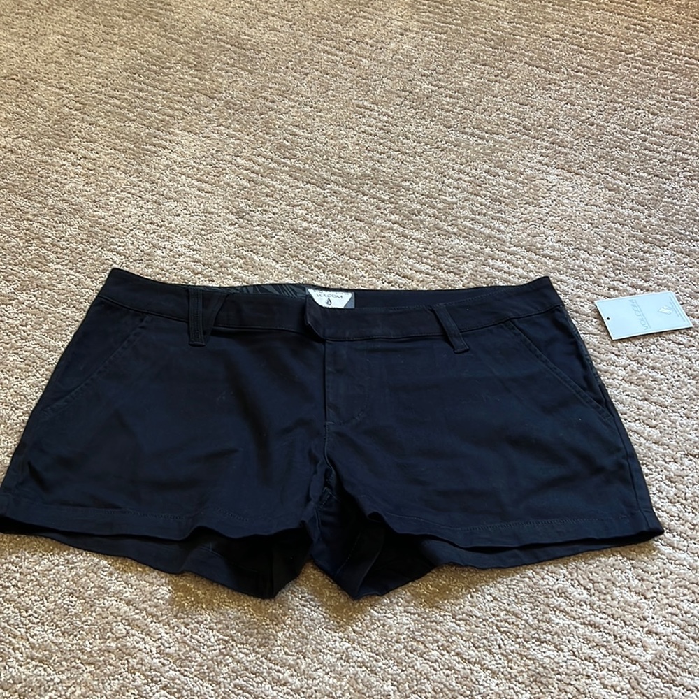 NWT black Volcom shorts